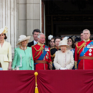 Le prince William, duc de Cambridge, et Catherine (Kate) Middleton, duchesse de Cambridge, le prince George de Cambridge, la princesse Charlotte de Cambridge, le prince Louis de Cambridge, Camilla Parker Bowles, duchesse de Cornouailles, le prince Charles, prince de Galles, la reine Elisabeth II d'Angleterre, le prince Andrew, duc d'York, le prince Harry, duc de Sussex, et Meghan Markle, duchesse de Sussex, la princesse Beatrice d'York, la princesse Eugenie d'York, la princesse Anne - La famille royale au balcon du palais de Buckingham lors de la parade Trooping the Colour 2019, célébrant le 93ème anniversaire de la reine Elisabeth II, Londres, le 8 juin 2019.