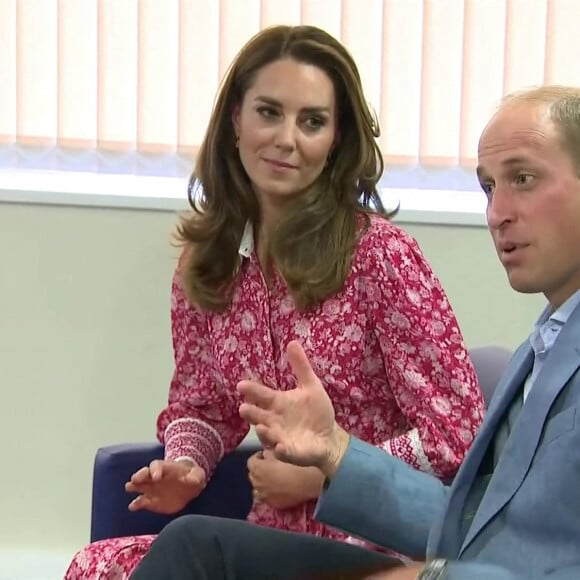 Le prince William, duc de Cambridge, et Kate Middleton, duchesse de Cambridge, font des bagels lors de leur visite à la boulangerie "Beigel Bake Brick Lane" à Londres, le 15 septembre 2020, pendant l'épidémie de coronavirus (Covid-19), le 15 septembre 2020