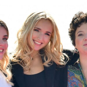 Sophie-Marie Larrouy, Chloé Jouannet, Salomé Diénis-Meulien lors du photocall de "Derby Girl" - Festival Canneseries saison 3 au Palais des Festivals. Cannes. Le 12 octobre 2020. © Bruno Bebert / Bestimage