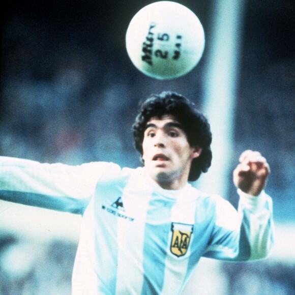 Archives - Diego Maradona lors du match amical Angleterre vs Argentine au stade de Wembley en mai 1980