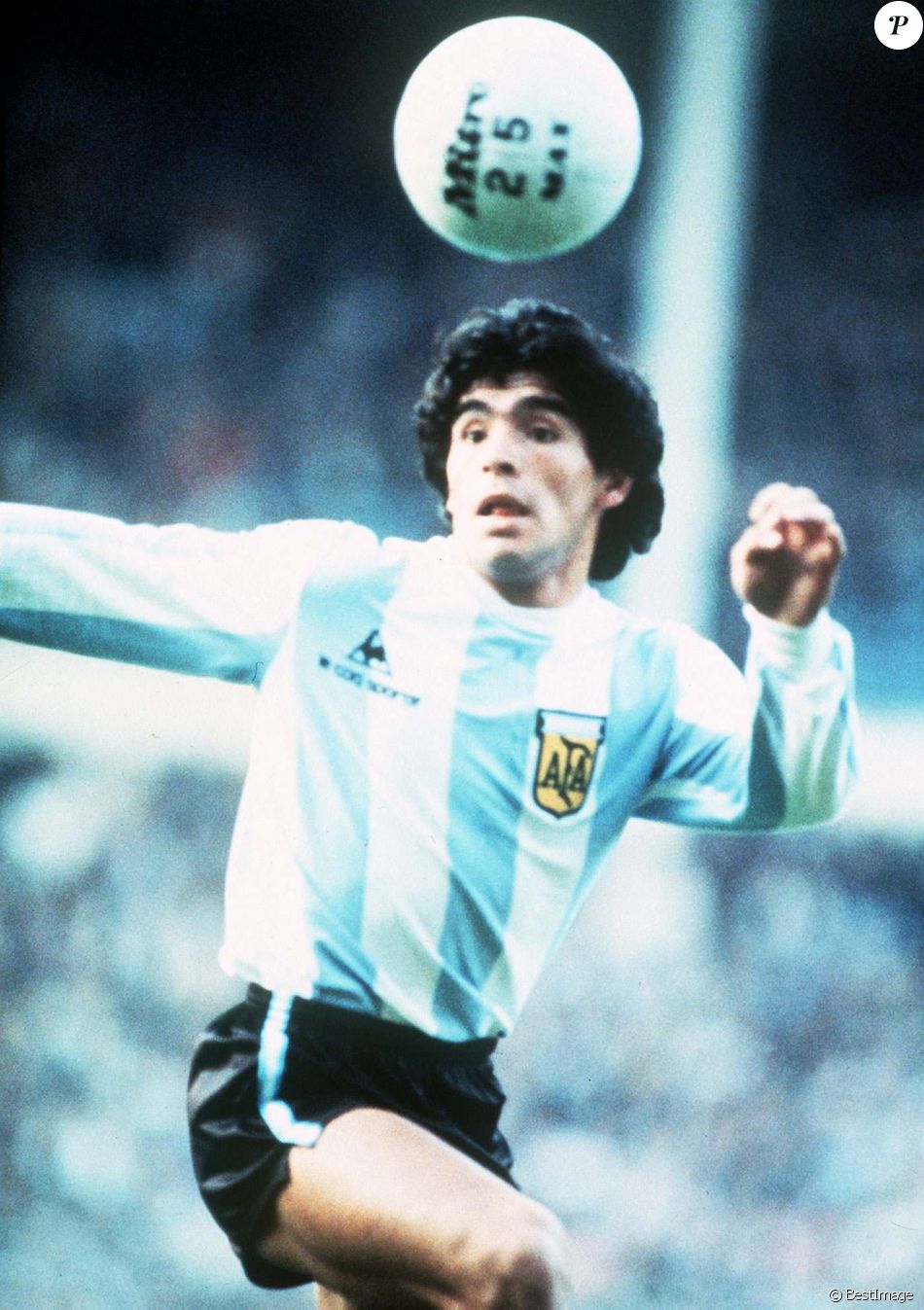 Archives - Diego Maradona Lors Du Match Amical Angleterre Vs Argentine ...