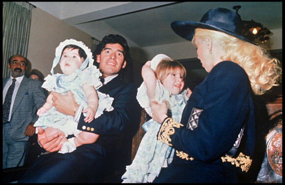 Archives - Mariage de Diego Maradona et Claudia en 1989 avec leurs enfants