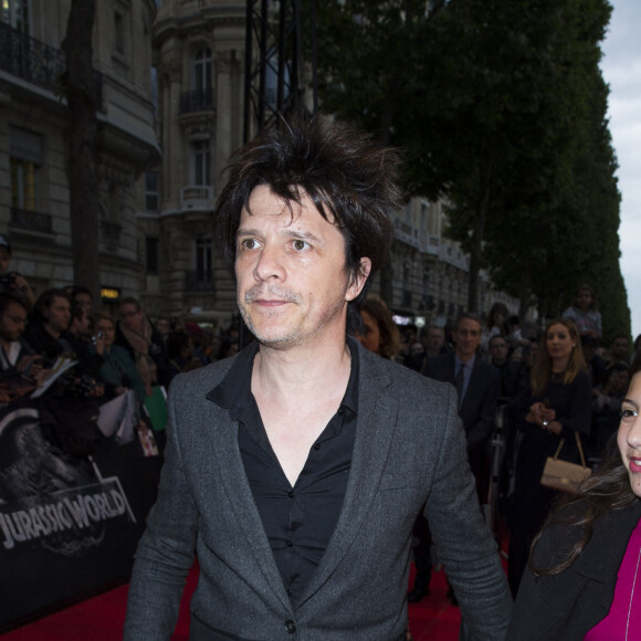 Nicola Sirkis et sa fille Théa - Première du film "Jurassic World" à l'Ugc Normandie à Paris le 29 mai 2015.