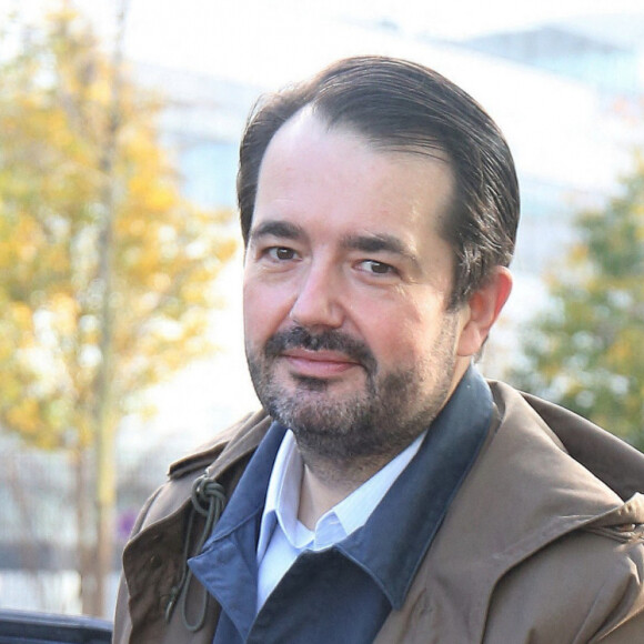 Exclusif - Le chef Jean-François Piège quitte les studios de BFM TV à Paris le 19 novembre 2020.