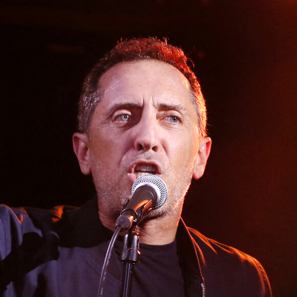 Gad Elmaleh présente en avant-première son album où il intérprète les grands succès de Claude Nougaro lors d'un concert privé (30 personnes) sur la péniche "Maison Claude Nougaro" à Toulouse, le 24 août 2020.