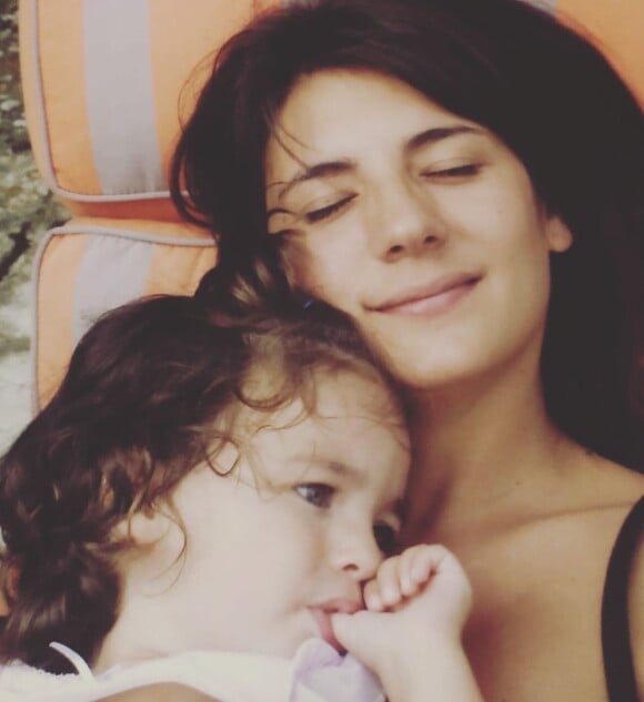 Estelle Denis a partagé cette photo sur Instagram en juillet 2020 pour l'anniversaire de sa fille Victoire.