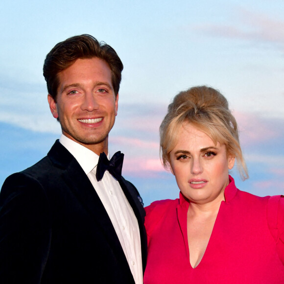 Exclusif - Rebel Wilson, l'actrice, scénariste et humoriste de stand-up australienne, et son compagnon, Jacob Busch durant le vernissage de l'exposition "Miró, la peinture au défi " au Nouveau musée national de Monaco (NMNM), le 25 septembre 2020. À travers l'exposition, on remonte le cours de la vie de Joan Miró, né à Barcelone en 1893. L'artiste, parmi les plus influents du XXe siècle, a ensuite vécu à Mont-roig en Catalogne, à Paris, Majorque, New York et même au Japon. © Bruno Bebert / Pool restreint Monaco / Bestimage