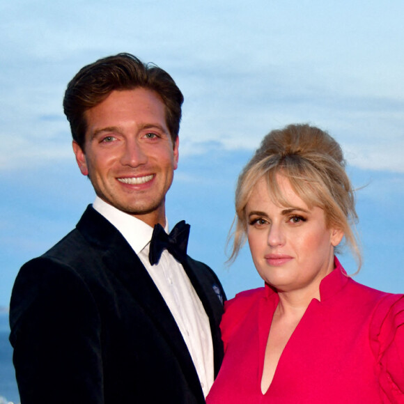 Exclusif - Rebel Wilson, l'actrice, scénariste et humoriste de stand-up australienne, et son compagnon, Jacob Busch durant le vernissage de l'exposition "Miró, la peinture au défi " au Nouveau musée national de Monaco (NMNM), le 25 septembre 2020. À travers l'exposition, on remonte le cours de la vie de Joan Miró, né à Barcelone en 1893. L'artiste, parmi les plus influents du XXe siècle, a ensuite vécu à Mont-roig en Catalogne, à Paris, Majorque, New York et même au Japon. © Bruno Bebert / Pool restreint Monaco / Bestimage