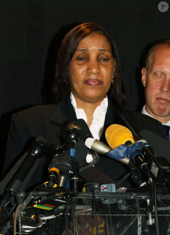 Nafissatou Diallo avec son avocat prend la parole à New York, en juillet 2011.