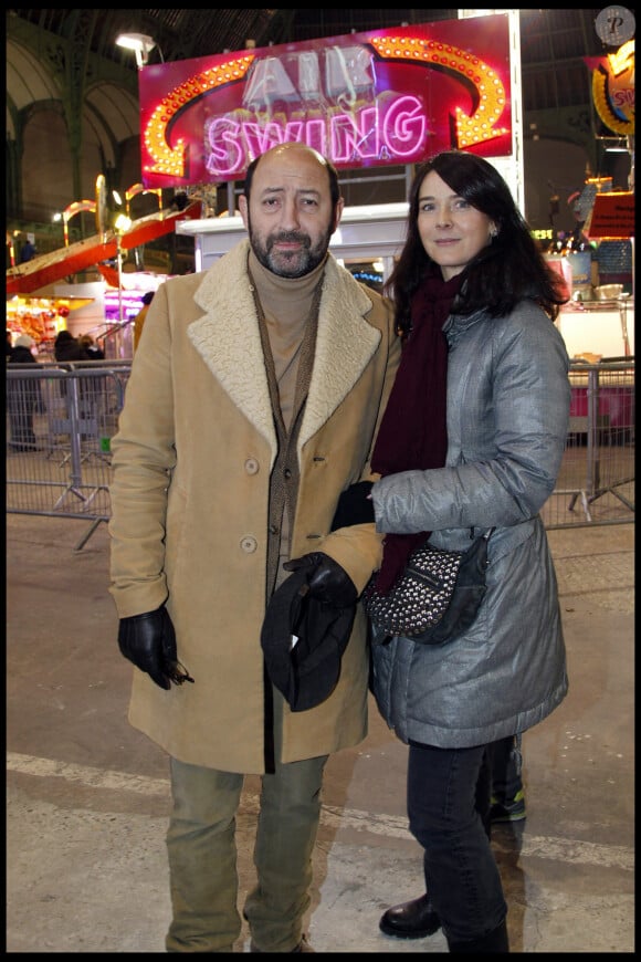 Emmanuelle Cosso et son homme Kad Merad - La fête foraine s'installe au Grand Palais, le 15 décembre 2011.