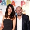 Emmanuelle Cosso et son homme Kad Merad - Avant première du film "Monsieur papa" à Paris. 