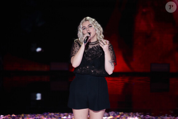 Louane à la 22e édition des NRJ Music Awards à la Seine musicale, le 5 décembre 2020.