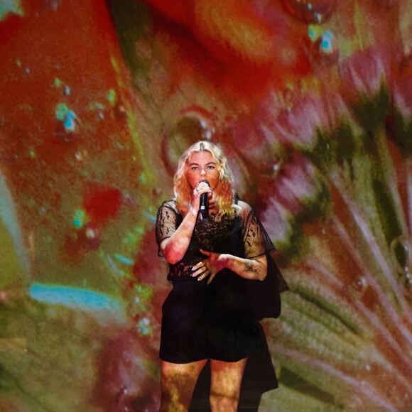 Louane à la 22e édition des NRJ Music Awards à la Seine musicale, le 5 décembre 2020.