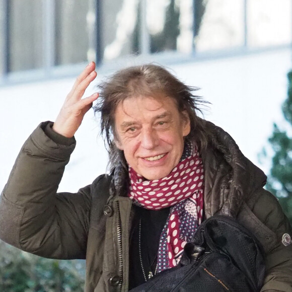 Jean-Louis Aubert - Les people quittent leur hôtel afin de participer à l'enregistrement du nouveau spectacle des Enfoirés à Bordeaux le 28 janvier 2019.