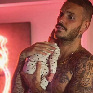 M. Pokora avec son fils Isaiah dans les bras le 12 février 2020.