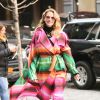 Julia Roberts porte un trench multicolore dans les rues de New York, le 3 décembre 2018