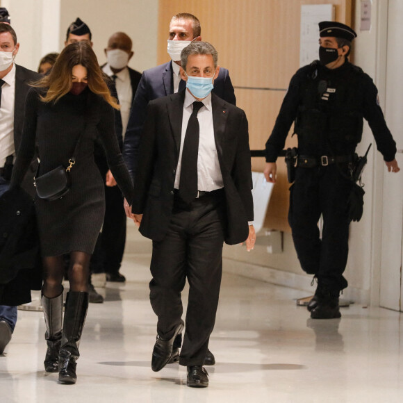 1er jour des plaidoiries de la défense - Nicolas Sarkozy arrive avec sa femme Carla Bruni Sarkozy procès des "écoutes téléphoniques" ( affaire Bismuth) au tribunal de Paris le 9 décembre 2020. © Christophe Clovis / Bestimage 