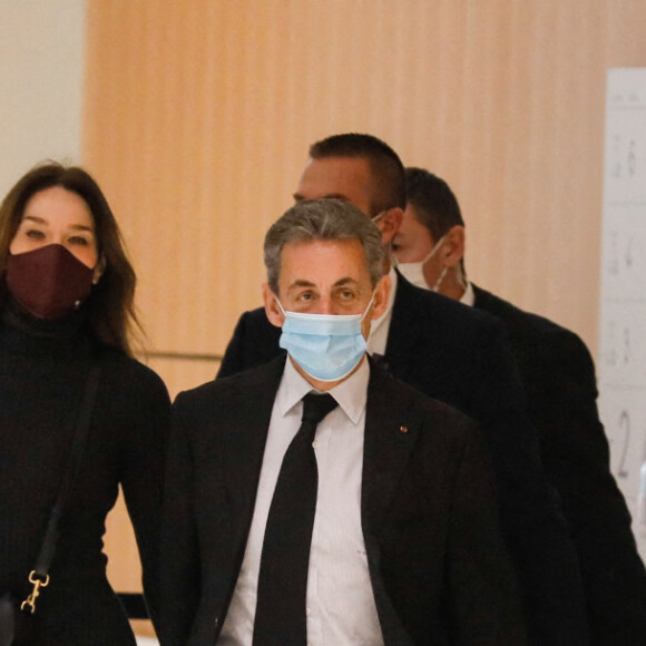 1er jour des plaidoiries de la défense - Nicolas Sarkozy arrive avec sa femme Carla Bruni Sarkozy procès des "écoutes téléphoniques" ( affaire Bismuth) au tribunal de Paris le 9 décembre 2020. © Christophe Clovis / Bestimage 