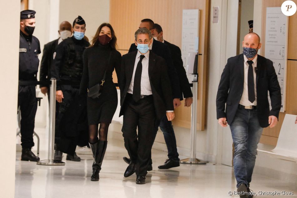 1er jour des plaidoiries de la défense - Nicolas Sarkozy arrive avec sa femme Carla Bruni Sarkozy procès des "écoutes téléphoniques" ( affaire Bismuth) au tribunal de Paris le 9 décembre 2020. © Christophe Clovis / Bestimage 