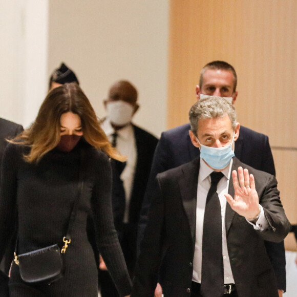 1er jour des plaidoiries de la défense - Nicolas Sarkozy arrive avec sa femme Carla Bruni Sarkozy procès des "écoutes téléphoniques" ( affaire Bismuth) au tribunal de Paris le 9 décembre 2020. © Christophe Clovis / Bestimage 