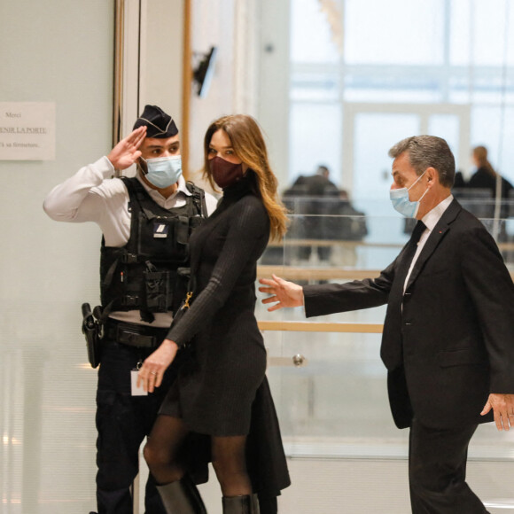 1er jour des plaidoiries de la défense - Nicolas Sarkozy arrive avec sa femme Carla Bruni Sarkozy procès des "écoutes téléphoniques" ( affaire Bismuth) au tribunal de Paris le 9 décembre 2020. © Christophe Clovis / Bestimage 