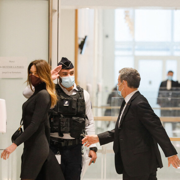 1er jour des plaidoiries de la défense - Nicolas Sarkozy arrive avec sa femme Carla Bruni Sarkozy procès des "écoutes téléphoniques" ( affaire Bismuth) au tribunal de Paris le 9 décembre 2020. © Christophe Clovis / Bestimage 