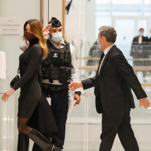 1er jour des plaidoiries de la défense - Nicolas Sarkozy arrive avec sa femme Carla Bruni Sarkozy procès des "écoutes téléphoniques" ( affaire Bismuth) au tribunal de Paris le 9 décembre 2020. © Christophe Clovis / Bestimage