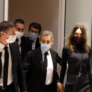 Sorties - 1er jour des plaidoiries de la défense - Nicolas Sarkozy quitte la salle d'audience avec sa femme Carla Bruni Sarkozy - procès des "écoutes téléphoniques" ( affaire Bismuth) au tribunal de Paris - paris le 9 décembre 2020 © Christophe Clovis / Bestimage 