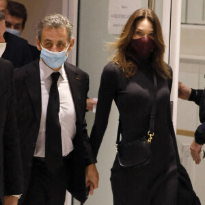 Sorties - 1er jour des plaidoiries de la défense - Nicolas Sarkozy quitte la salle d'audience avec sa femme Carla Bruni Sarkozy - procès des "écoutes téléphoniques" ( affaire Bismuth) au tribunal de Paris - paris le 9 décembre 2020 © Christophe Clovis / Bestimage 