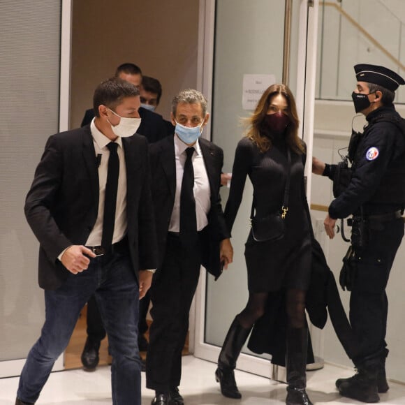 Sorties - 1er jour des plaidoiries de la défense - Nicolas Sarkozy quitte la salle d'audience avec sa femme Carla Bruni Sarkozy - procès des "écoutes téléphoniques" ( affaire Bismuth) au tribunal de Paris - paris le 9 décembre 2020 © Christophe Clovis / Bestimage 