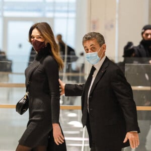 1er jour des plaidoiries de la défense - Nicolas Sarkozy arrive avec sa femme Carla Bruni Sarkozy procès des "écoutes téléphoniques" ( affaire Bismuth) au tribunal de Paris le 9 décembre 2020. © Christophe Clovis / Bestimage 