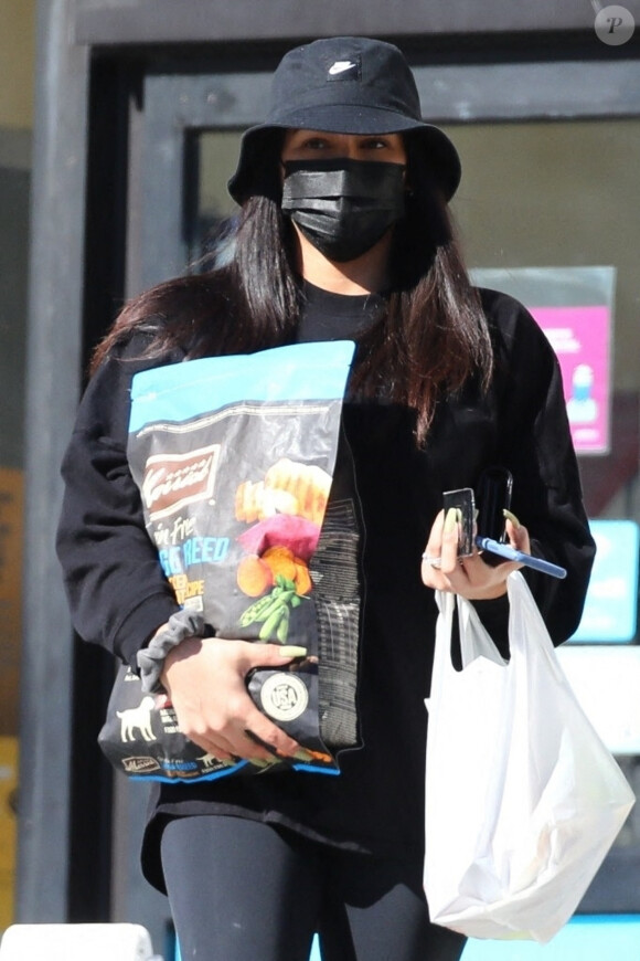 Exclusif - La chanteuse Cassie est allée faire des courses à Los Angeles, le 16 novembre 2020. 