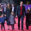 Prince William, Kate Middleton et leurs enfants sur le tapis rouge du London's Palladium Theatre.