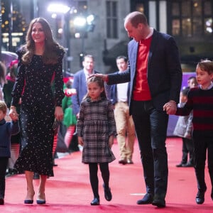 Prince William, Kate Middleton et leurs enfants sur le tapis rouge du London's Palladium Theatre. 11 décembre 2020