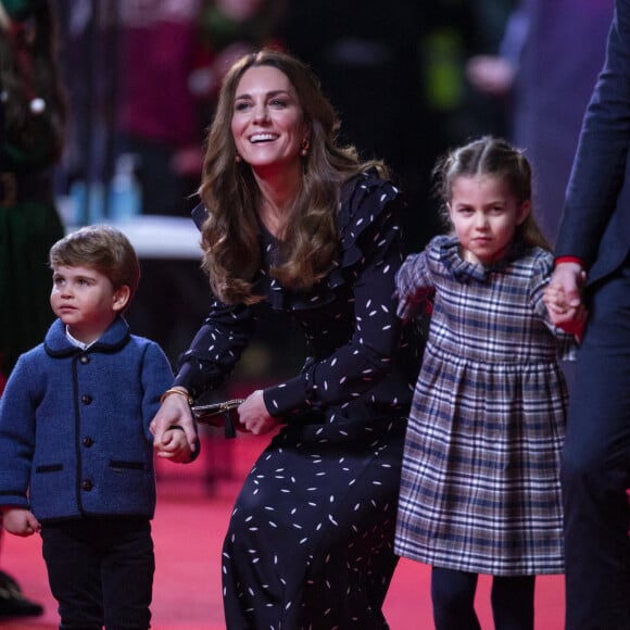 Prince William, Kate Middleton et leurs enfants sur le tapis rouge du London's Palladium Theatre. 11 décembre 2020