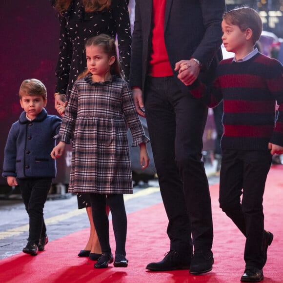 Prince William, Kate Middleton et leurs enfants sur le tapis rouge du London's Palladium Theatre. 11 décembre 2020