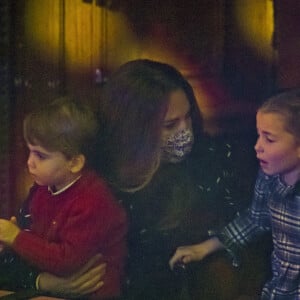 Prince William, Kate Middleton et leurs enfants sur le tapis rouge du London's Palladium Theatre. 11 décembre 2020