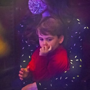 Catherine (Kate) Middleton, duchesse de Cambridge et le prince Louis ont assisté à un spectacle donné en l'honneur des personnes qui ont été mobilisées pendant la pandémie au Palladium à Londres, Royaume Uni, le 11 décembre 2020.