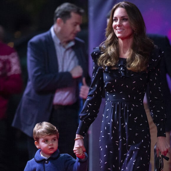 Catherine (Kate) Middleton, duchesse de Cambridge et le prince Louis ont assisté à un spectacle donné en l'honneur des personnes qui ont été mobilisées pendant la pandémie au Palladium à Londres, Royaume Uni, le 11 décembre 2020.