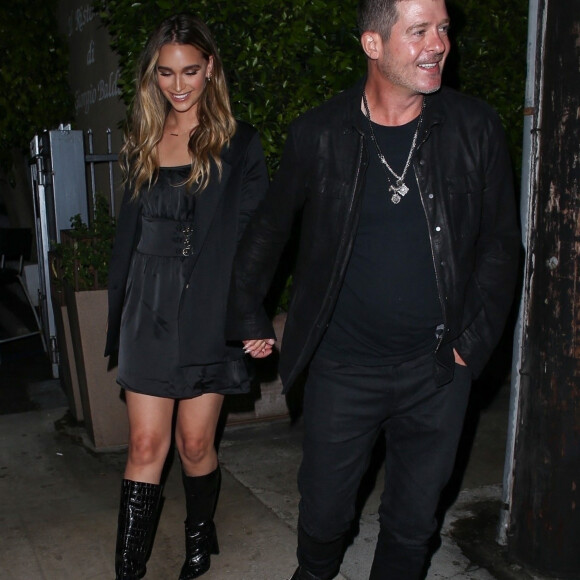 Robin Thicke et sa compagne April Love Geary quittent le restaurant Giogrio Baldi à Santa Monica, le 14 août 2019.