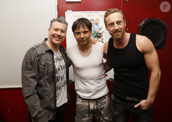 Chris Keller (GSquad), Allan Theo, Frank Delay (2be3) - Les artistes de la pièce de théâtre "Boys Band Forever" dans les backstage de l'Apollo Théâtre à Paris. Le 23 mars 2018. © Marc Ausset-Lacroix / Bestimage