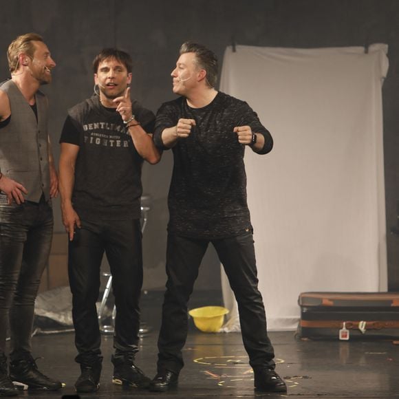 Chris Keller (GSquad), Allan Theo, Frank Delay (2be3) - Les artistes de la pièce de théâtre "Boys Band Forever" sur la scène de l'Apollo Théâtre à Paris. Le 23 mars 2018. © Marc Ausset-Lacroix / Bestimage