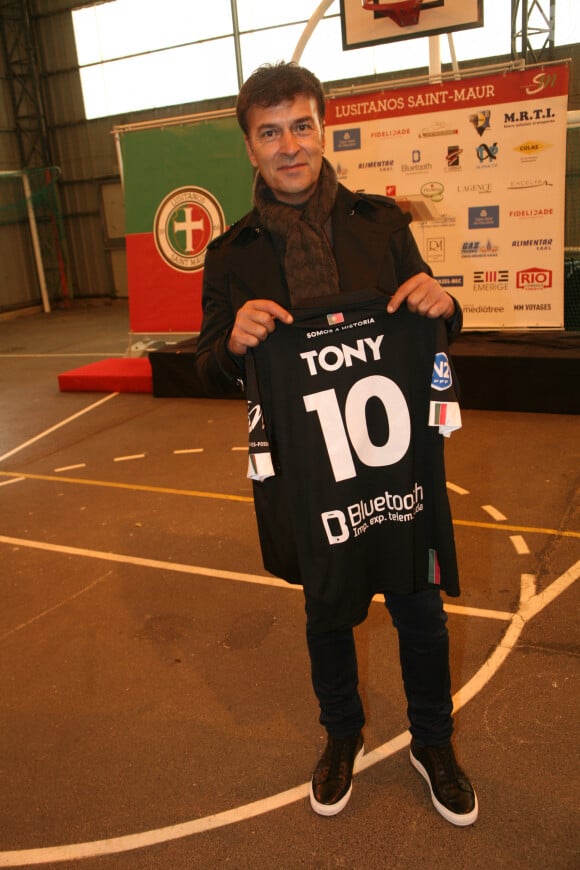 Exclusif - Tony Carreira donne le coup d'envoi de la rencontre du championnat de France de National 2 Groupe A - 9ème journée US Lusitanos contre S.C Bastia, le 19 octobre 2019. © JLPPA/Bestimage