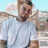 Thibault Garcia pose sur Instagram