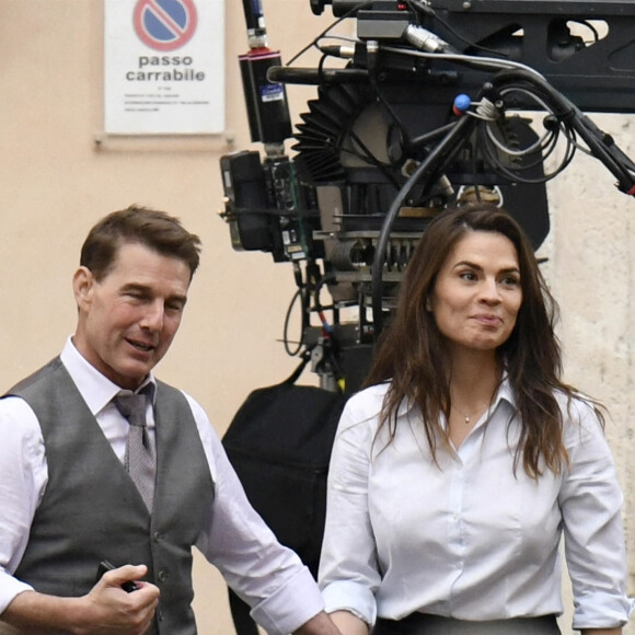 Tom Cruise et Hayley Atwell sur le tournage du film "Mission Impossible 7" à Rome, le 24 novembre 2020.