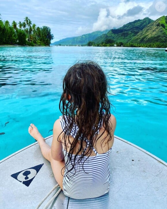 Manava, la fille de Mareva Galanter, à Tahiti, août 2020