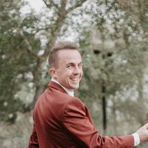 Frankie Muniz et sa petite-amie de longue date Paige Price se sont mariés le 21 février 2020. La star de la série "Malcolm" et sa jeune épouse attendent leur premier enfant, un garçon, pour le mois de mars 2021. 