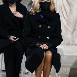 Le président de la République, Emmanuel Macron accompagné de la première dame Brigitte Macron préside la cérémonie de panthéonisation de Maurice Genevoix, le 11 novembre 2020, au Panthéon, Paris . © Stéphane Lemouton / Bestimage 