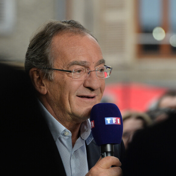 Jean-Pierre Pernaut lors du tournage de l'émission "Votre plus beau marché de France" à Montbrison le 14 juin 2019. © Frédéric Chambert / Panoramic / Bestimage