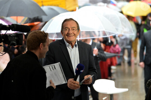 Jean-Pierre Pernaut lors du tournage de l'émission "Votre plus beau marché de France" à Montbrison le 14 juin 2019. © Frédéric Chambert / Panoramic / Bestimage